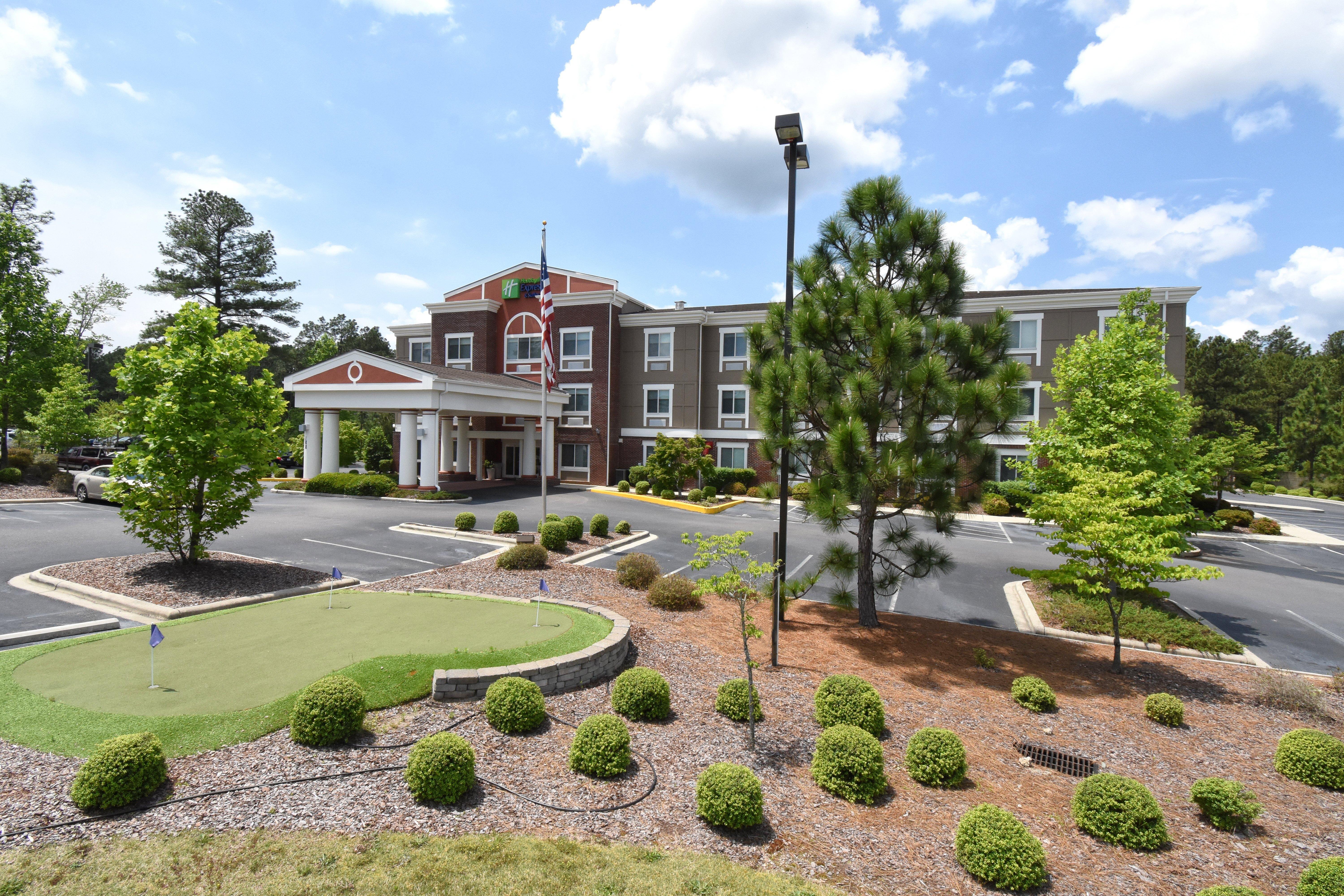 Holiday Inn Express & Suites Southern Pines-Pinehurst Area By Ihg Bagian luar foto