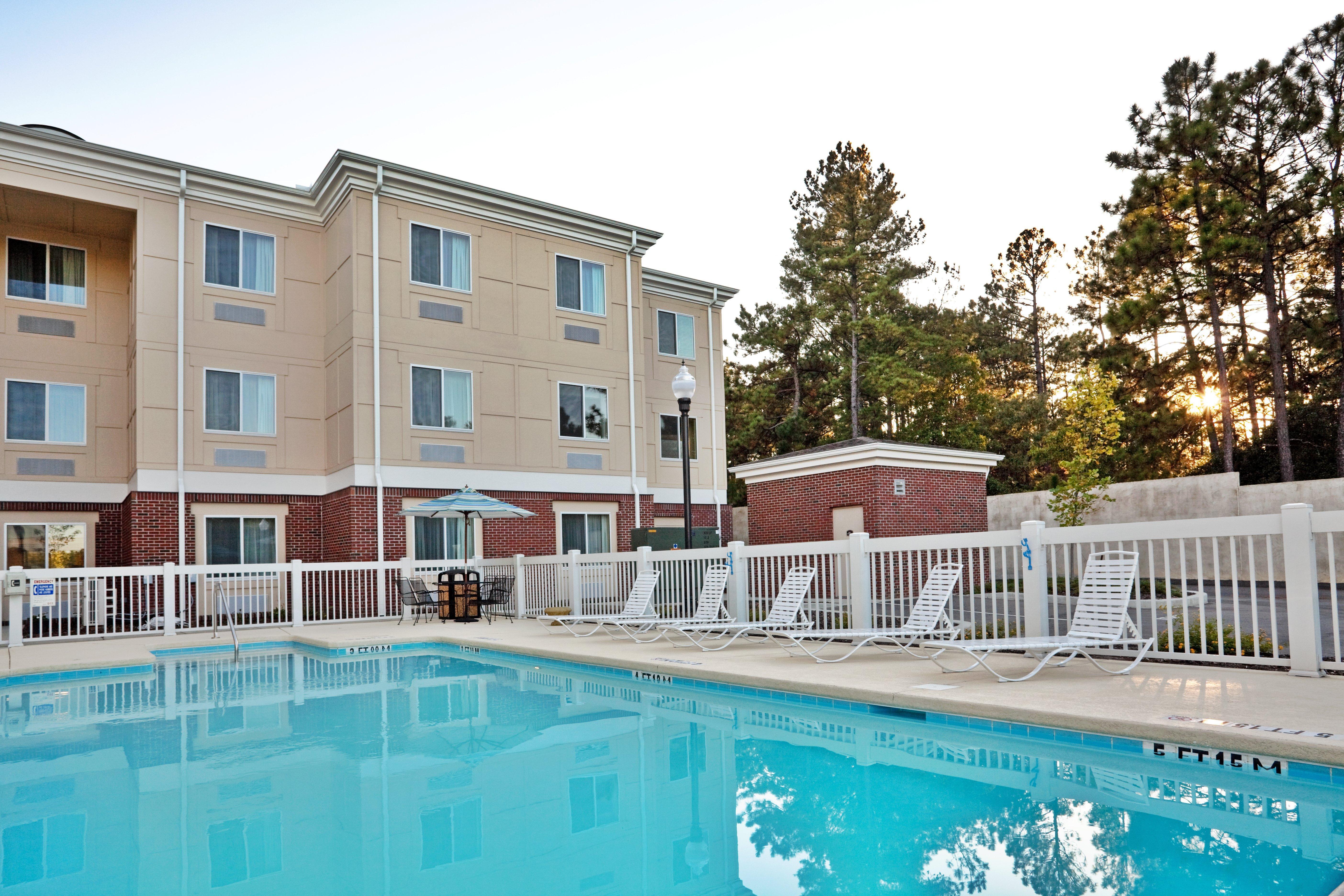 Holiday Inn Express & Suites Southern Pines-Pinehurst Area By Ihg Bagian luar foto