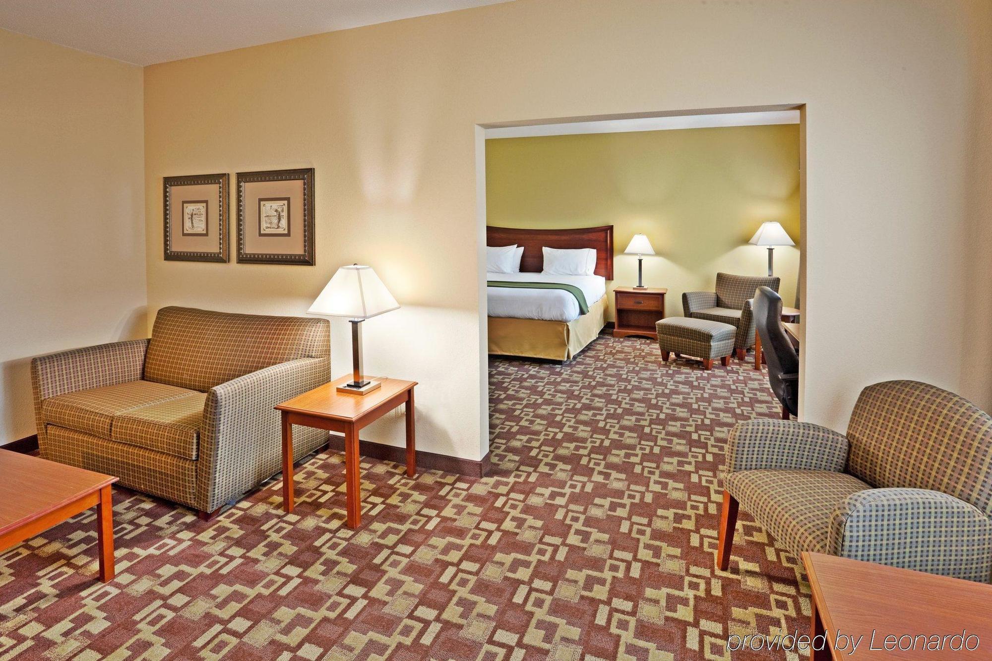 Holiday Inn Express & Suites Southern Pines-Pinehurst Area By Ihg Bagian luar foto