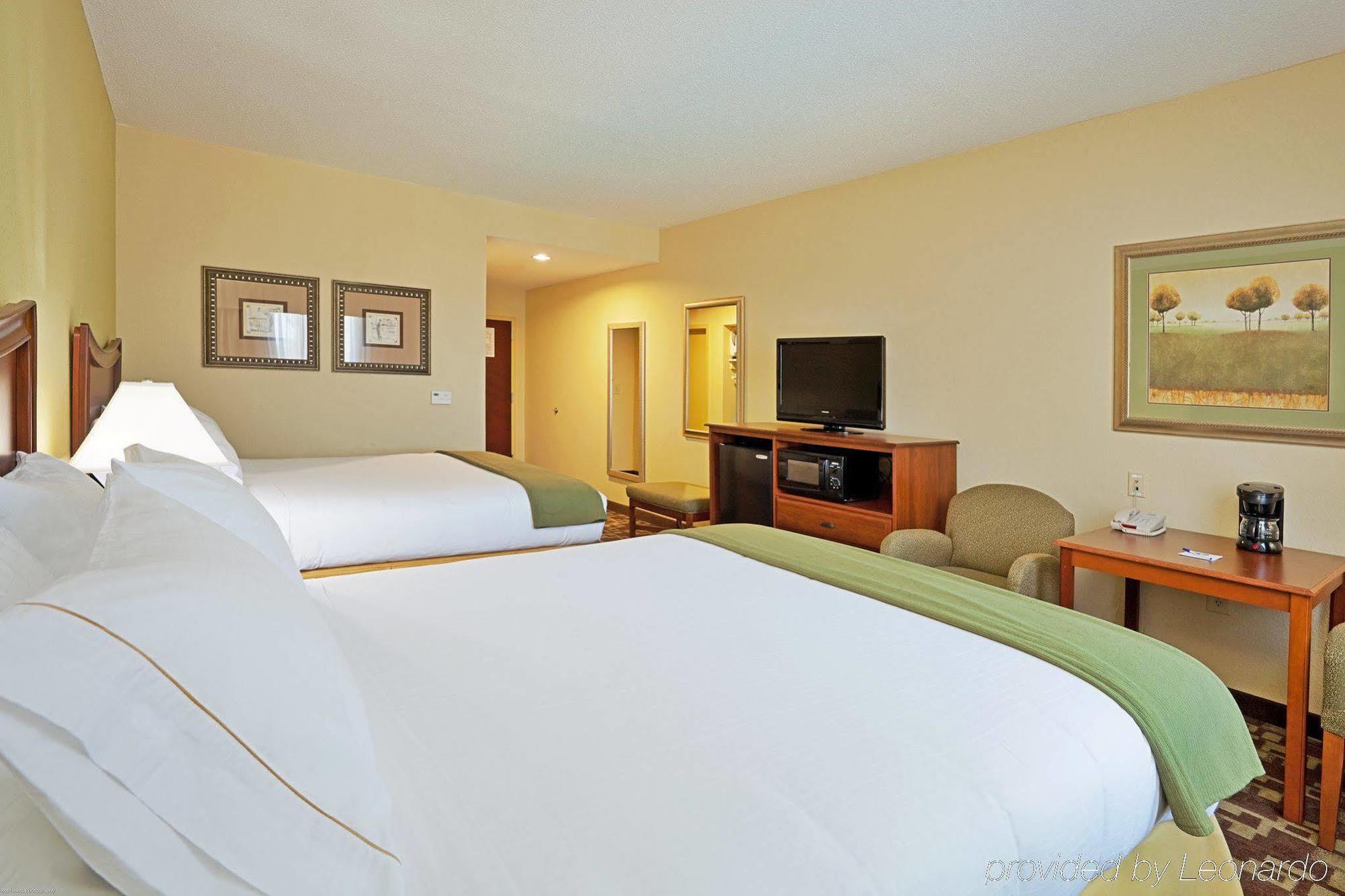 Holiday Inn Express & Suites Southern Pines-Pinehurst Area By Ihg Bagian luar foto